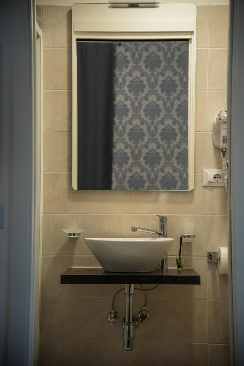 Inside Roma Rooms Exterior foto